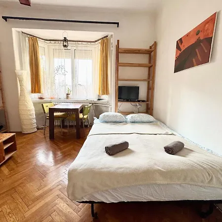 Among Trees Apartment Budapest